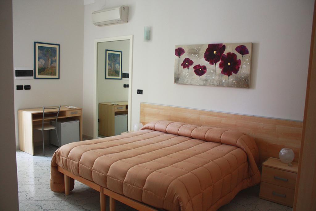 Il Normanno Hotell Mesagne Rum bild